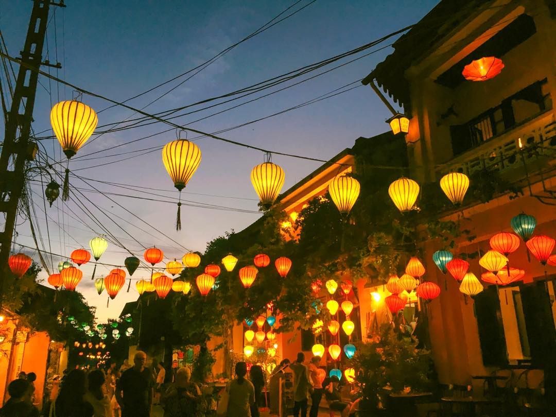 A Guide to the Hoi An Lantern Festival: When and How to Experience It